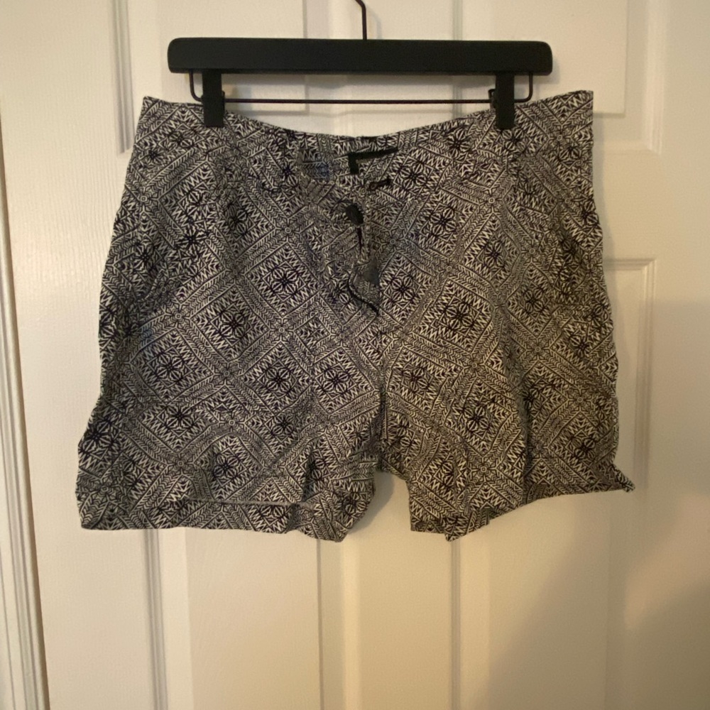 Banana Repbublic cotton black & white shorts size 14